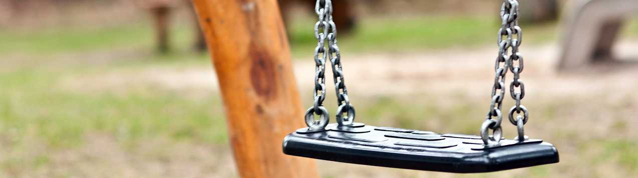 Foto von einer Schaukel auf einem Spielplatz