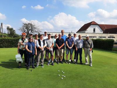 Foto von Golfspielern auf der Golfanlage